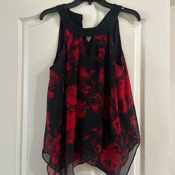 🌹Sleeveless Blouse Rose Print - Picture 2 of 10